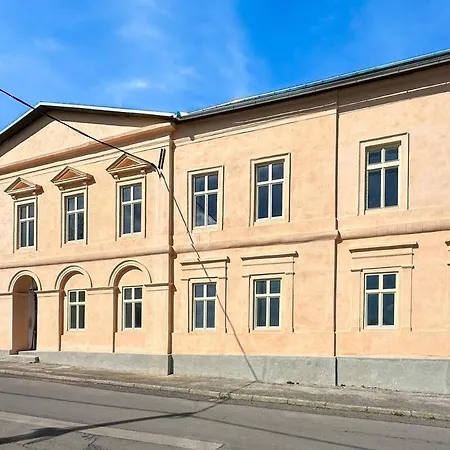 Maximilian Apartment *